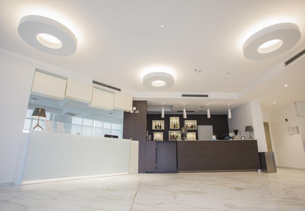 Diamante Mhotel โกลเลญโญ ภายนอก รูปภาพ