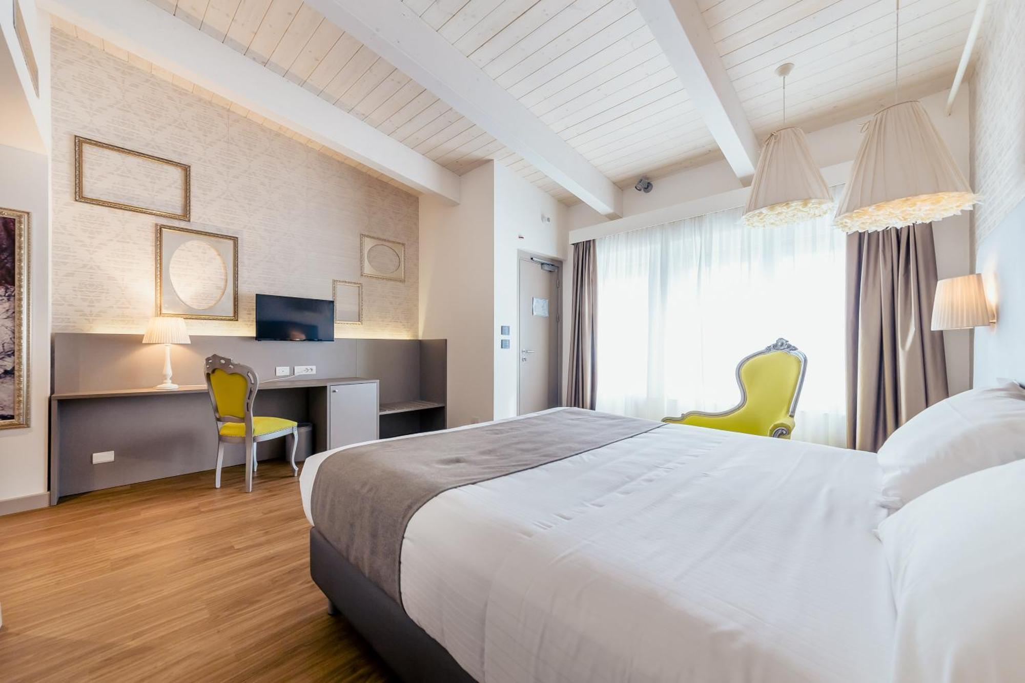 Diamante Mhotel โกลเลญโญ ภายนอก รูปภาพ