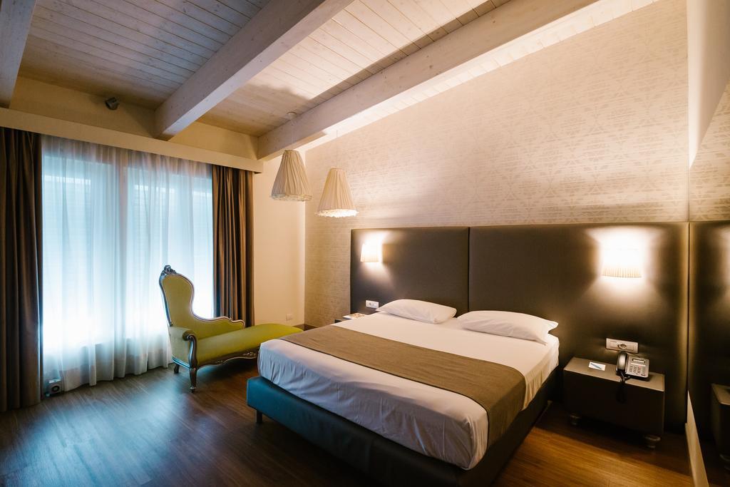 Diamante Mhotel โกลเลญโญ ภายนอก รูปภาพ